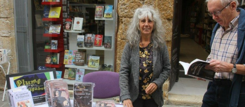 Elisabeth Poggi en dédicace au Chat Pître