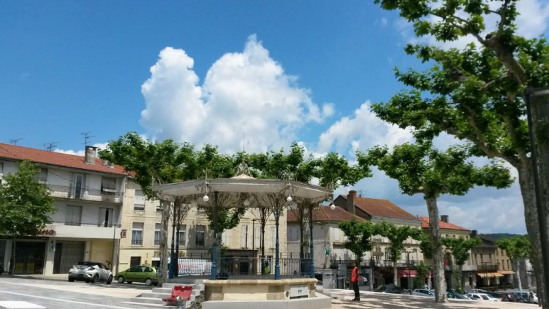 Sur la nouvelle place 