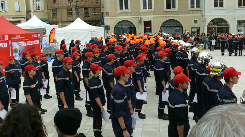 Les forces de sécurité publique intérieure ont créé l'événement sur le parvis de la cathédrale