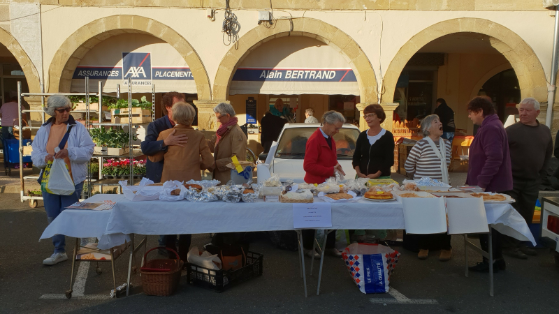 Réussite de la vente de gâteaux sur le marché