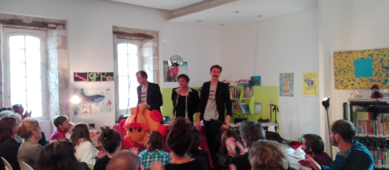 Fiction, émotion, magie des mots....un brillant spectacle interprété par la Cie Raoul Lambert à la Médiathèque