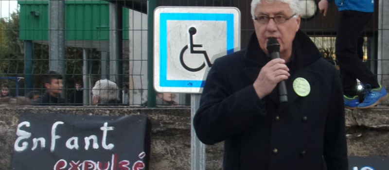 Plus de 300 personnes devant le collège 
