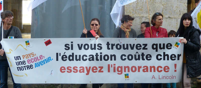 Les enseignants dans la rue.