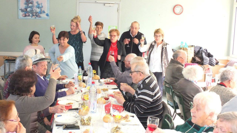 Un repas pour rompre l'isolement