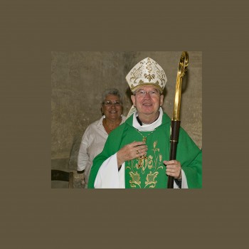 0 Mgr Gardès à la sortie de la messe à Toujouse 1bis 020912.jpg