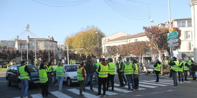 Gilets Jaunes Des Menaces Se Précisent Les Appels Au