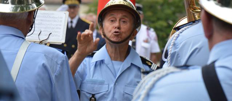 Musique des sapeurs-pompiers du Gers : Le chef passe sa baguette