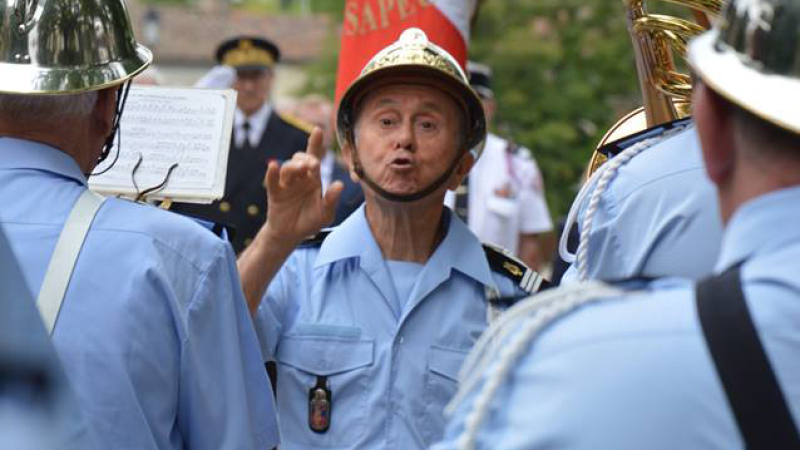 Musique des sapeurs-pompiers du Gers : Le chef passe sa baguette