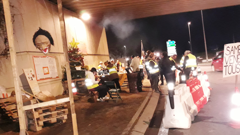 Rond-point des Justes : Les Gilets jaunes ne baissent pas la garde