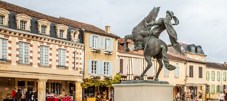 6 Statue de d'Artagnan face aux couverts 1bis 151218.jpg