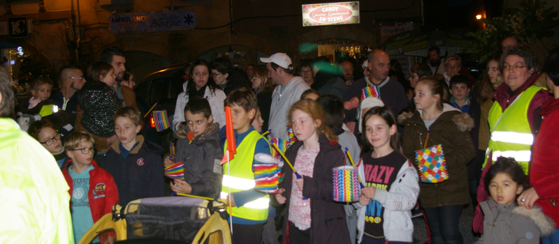 Retraite aux flambeaux et chants de Noël pour les jeunes écoliers