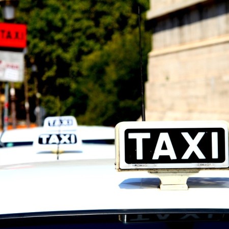 taxi-1184799_960_720.jpg