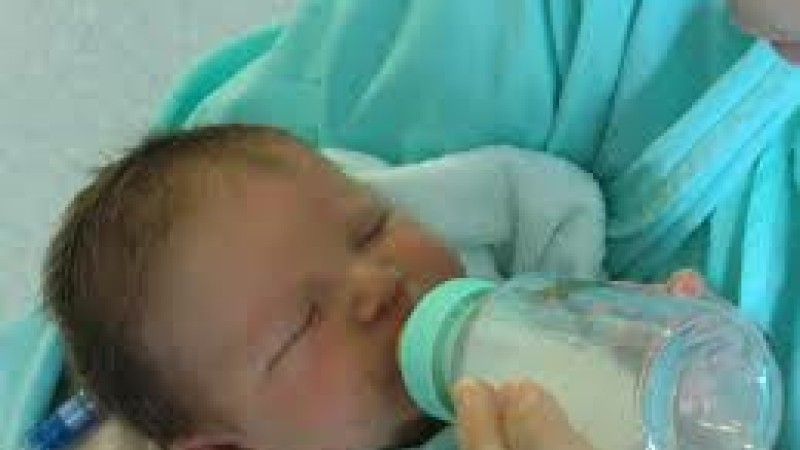 Rappel et retrait de boîtes de lait infantile et de desserts destinés aux bébés