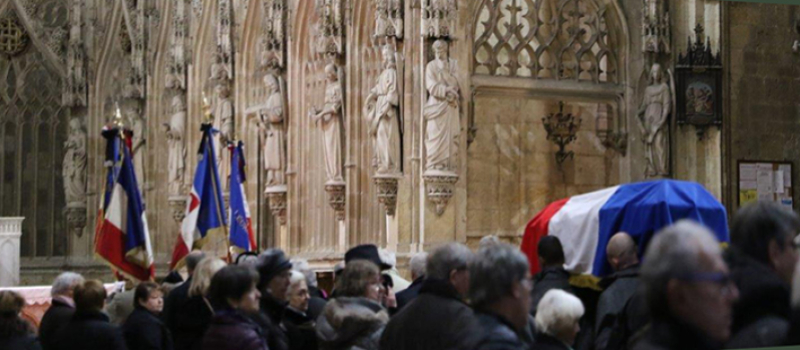Jacques Moizan accompagné par une foule d'amis à sa dernière demeure