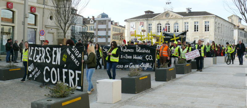 Les Gilets Jaunes ont retrouvé de la couleur avec 300 personnes qui ont défilé
