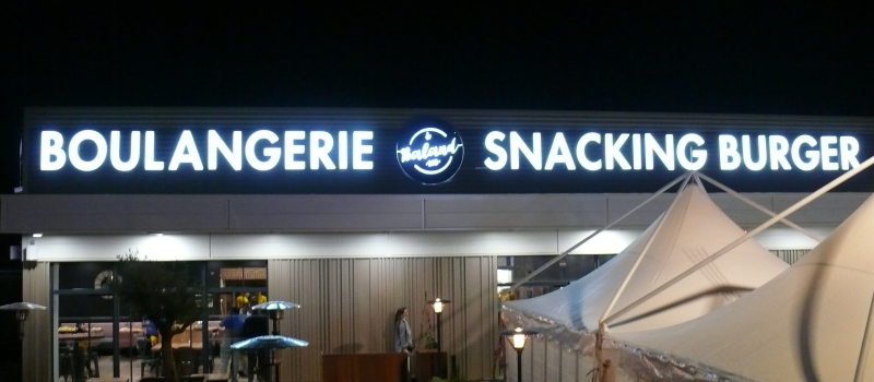 Unique en France : une boulangerie-snacking-restauration rapide bio ouvre à la zone du Grand Chêne