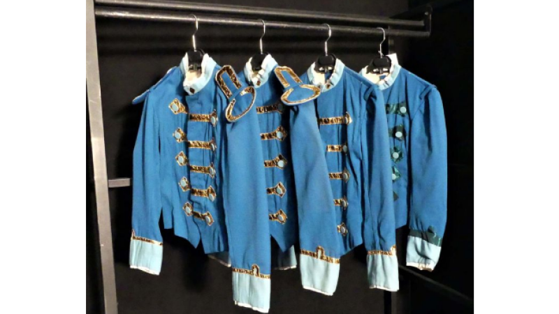 Des costumes du Capitole vendus aux enchères