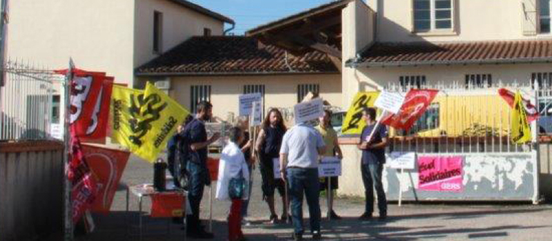 Les facteurs et agents du centre courrier de l’Isle-Jourdain en grève