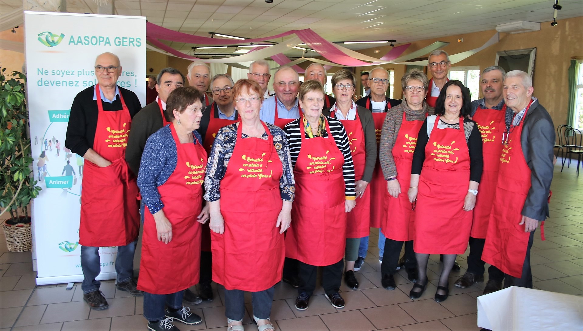  Avec ce tablier : retraité en plein air, retraité en plein Gers, le CA de l'AASOPA souhaite transmettre quelques valeurs culinaires