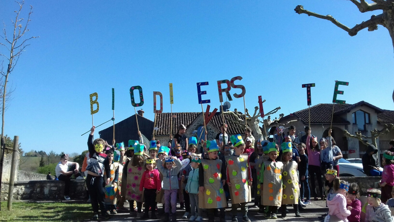 L'école du village fêtait le printemps