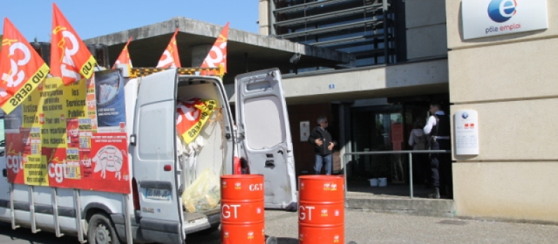 Une action «animée et colorée», ce jeudi matin, devant Pôle emploi.