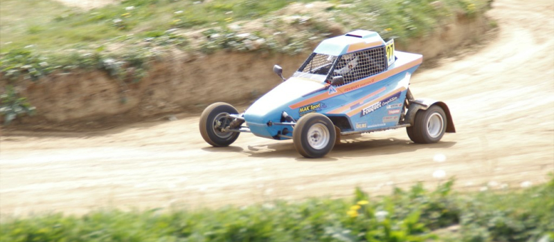 Les cross-cars en piste.