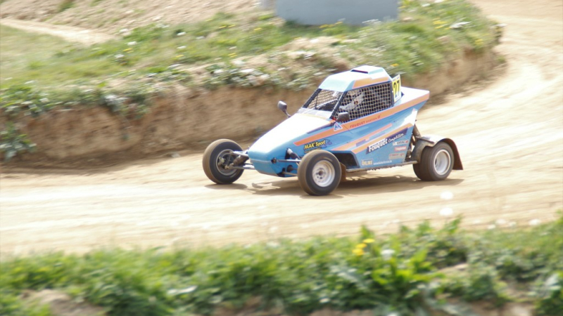 Les cross-cars en piste.