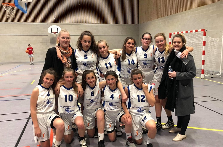 Les minimes et leurs coachs, à l’Isle-Jourdain.