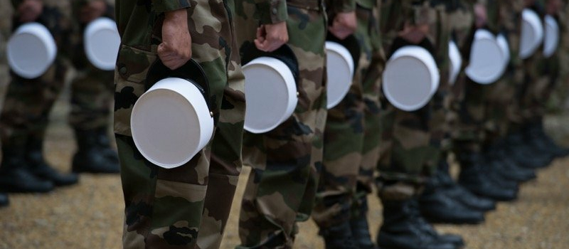 9 avril : cérémonie de remise des képis blancs  de la Légion.