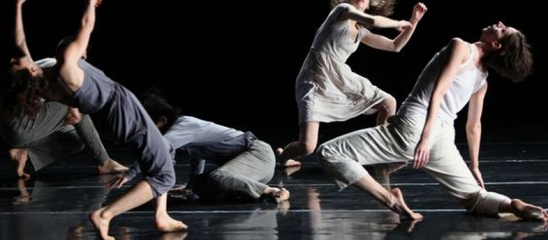 "La Danse contemporaine en questions"