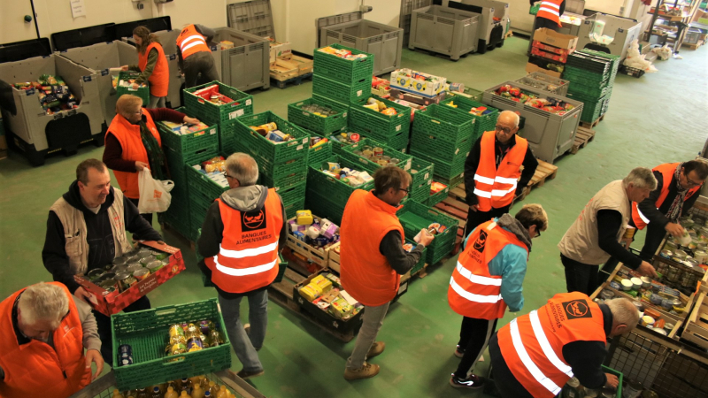 Matinée de pesage et de tri à la Banque alimentaire