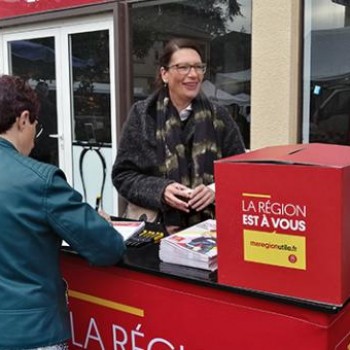 Le stand de la région au Marché de Mirande Lundi 1er avril.jpg