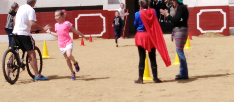 Cross de l'école primaire : une arrivée triomphale aux arènes !