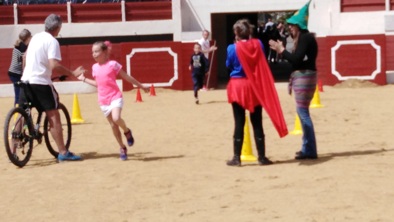 Cross de l'école primaire : une arrivée triomphale aux arènes !