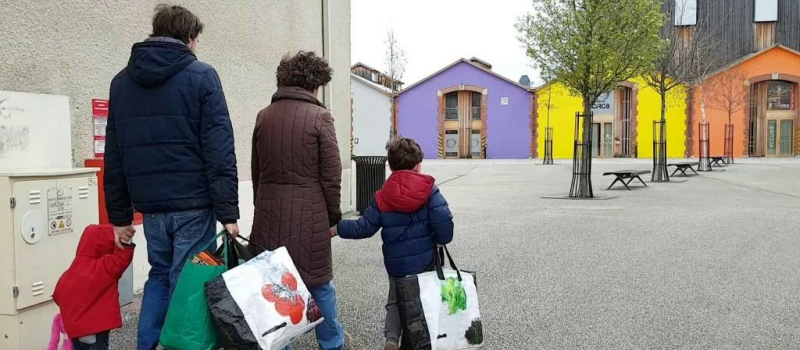 Shens papèrs et Triste ei lo cèu