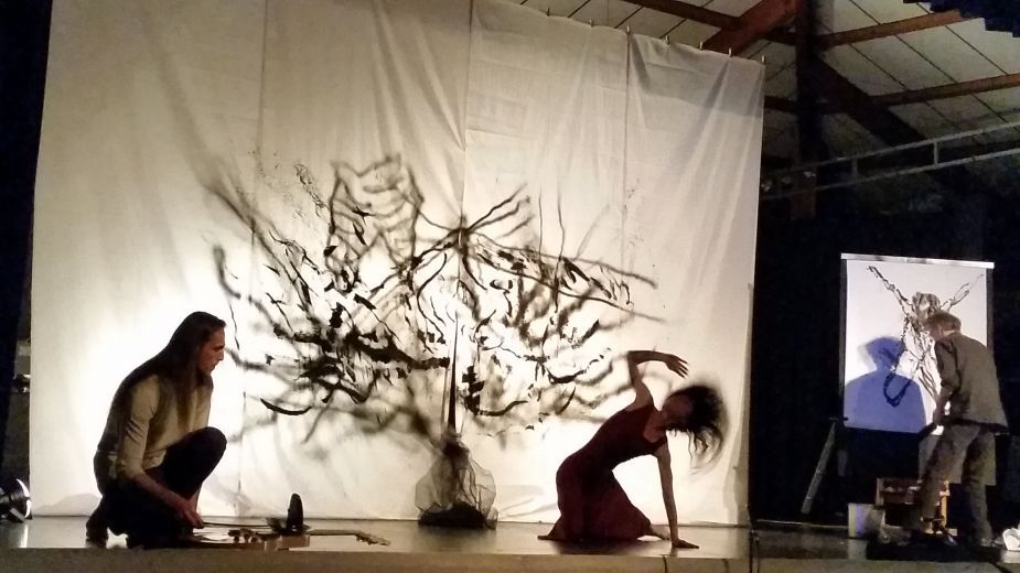  Spectacle vivant avec une performance live...