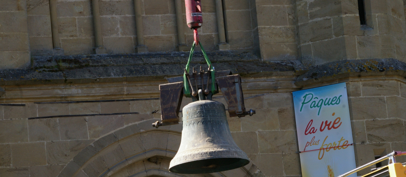 Descente des cloches de l'église de Plaisance 