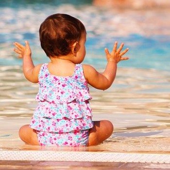 baby-4135470__340 piscine.jpg