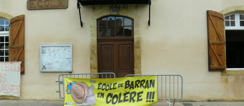 Les parents d'élèves manifestent contre la fermeture d'une classe