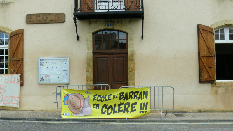 Les parents d'élèves manifestent contre la fermeture d'une classe