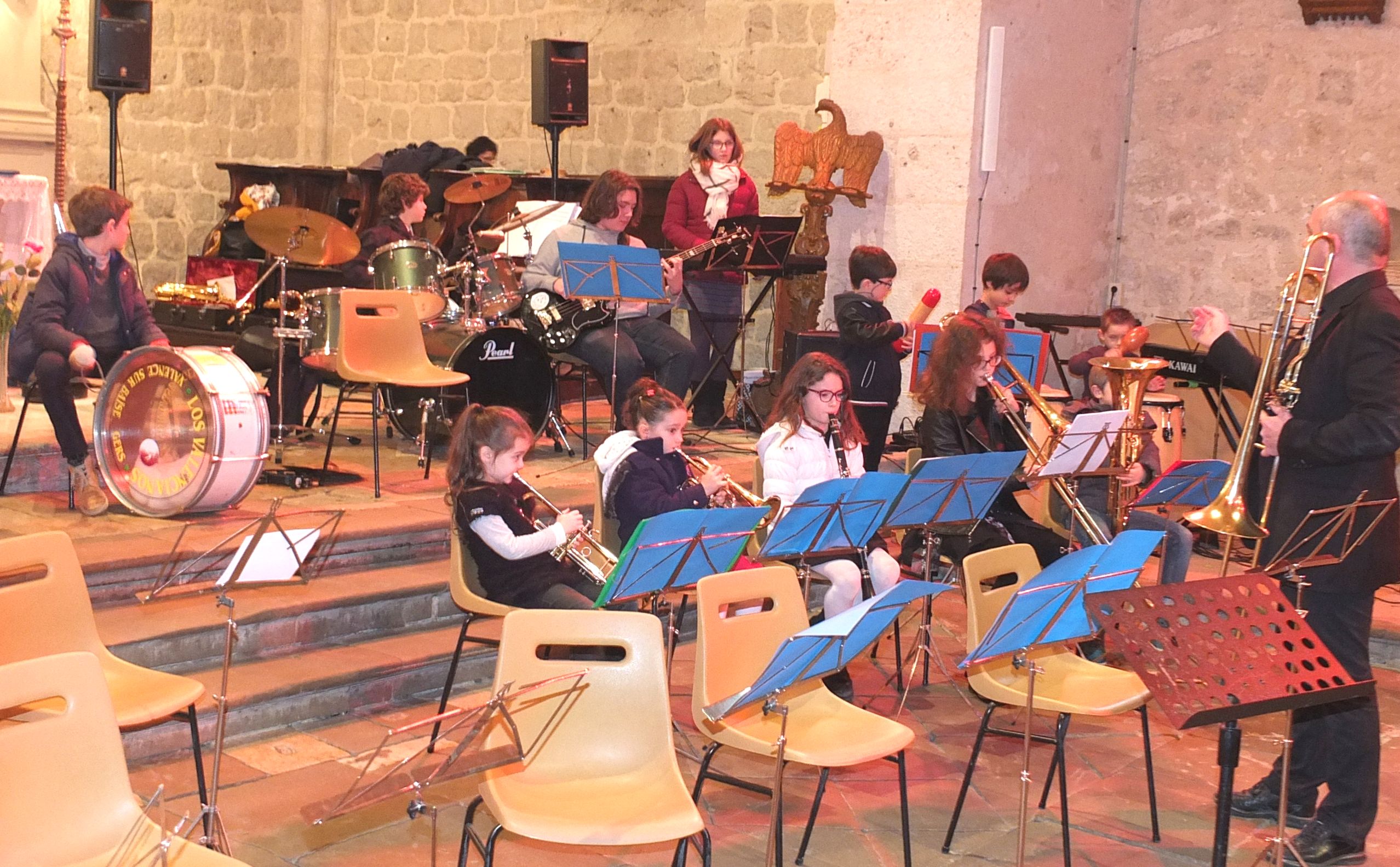 L'école de musique avec leur professeur Thierry Sterna
