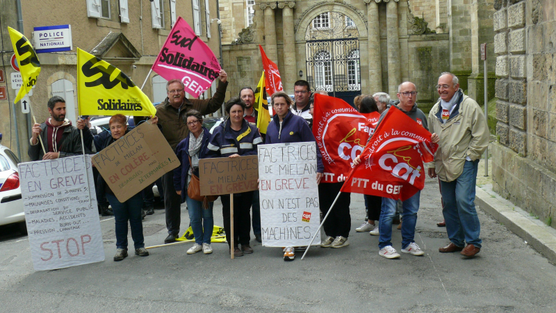Les factrices de Miélan ont manifesté à Auch