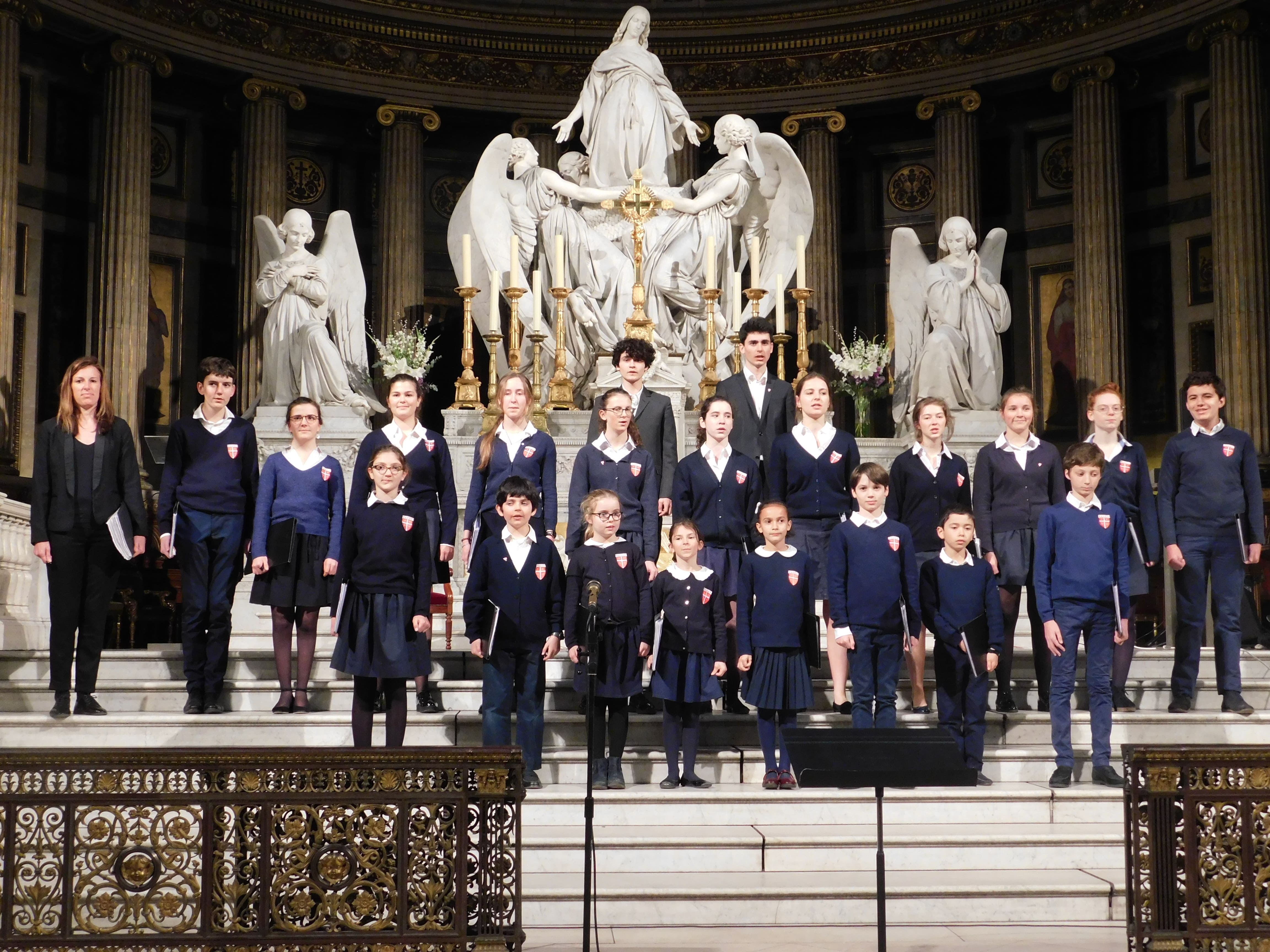 Les Petits Chanteurs de Passy lors d'un concert en l'église de la Madeleine, à Paris
