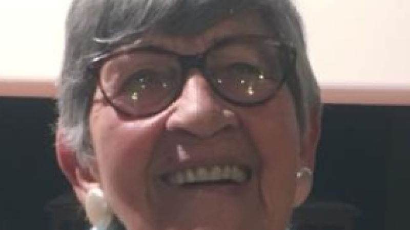 Ginette Kolinka devant les collégiens