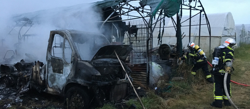 Faits Divers : Camion et serre la proie des flammes
