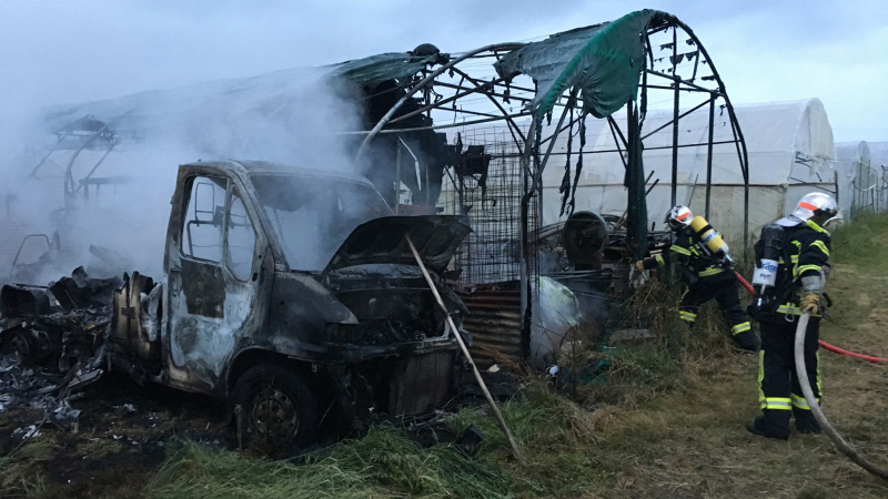 Faits Divers : Camion et serre la proie des flammes