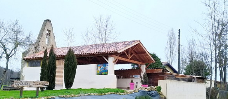 La randonnée des chapelles part de ... l'église de Saintes