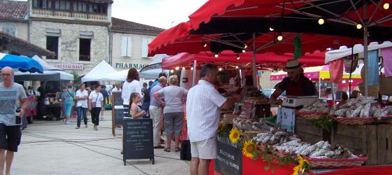Marché de l'été à Mauvezin