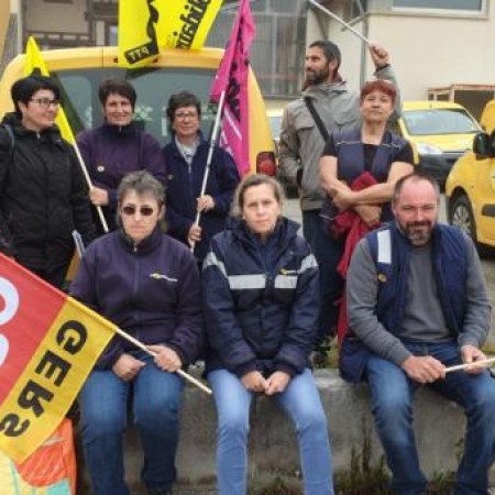 POSTIERS EN GREVE.jpg