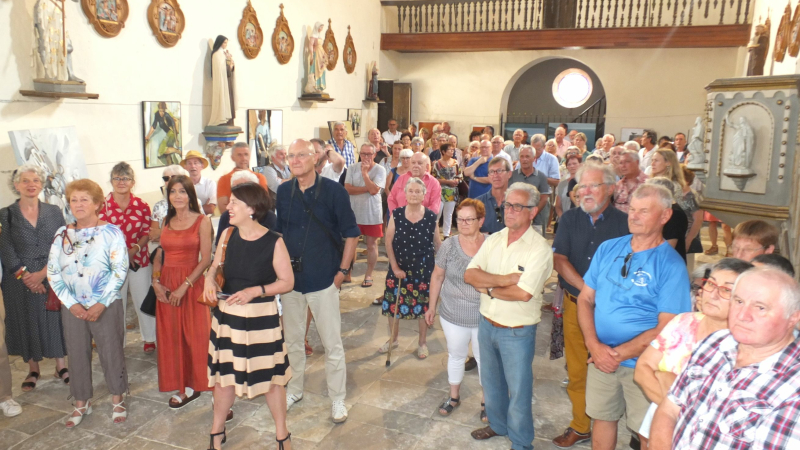 L'église du village accueille une exposition temporaire.